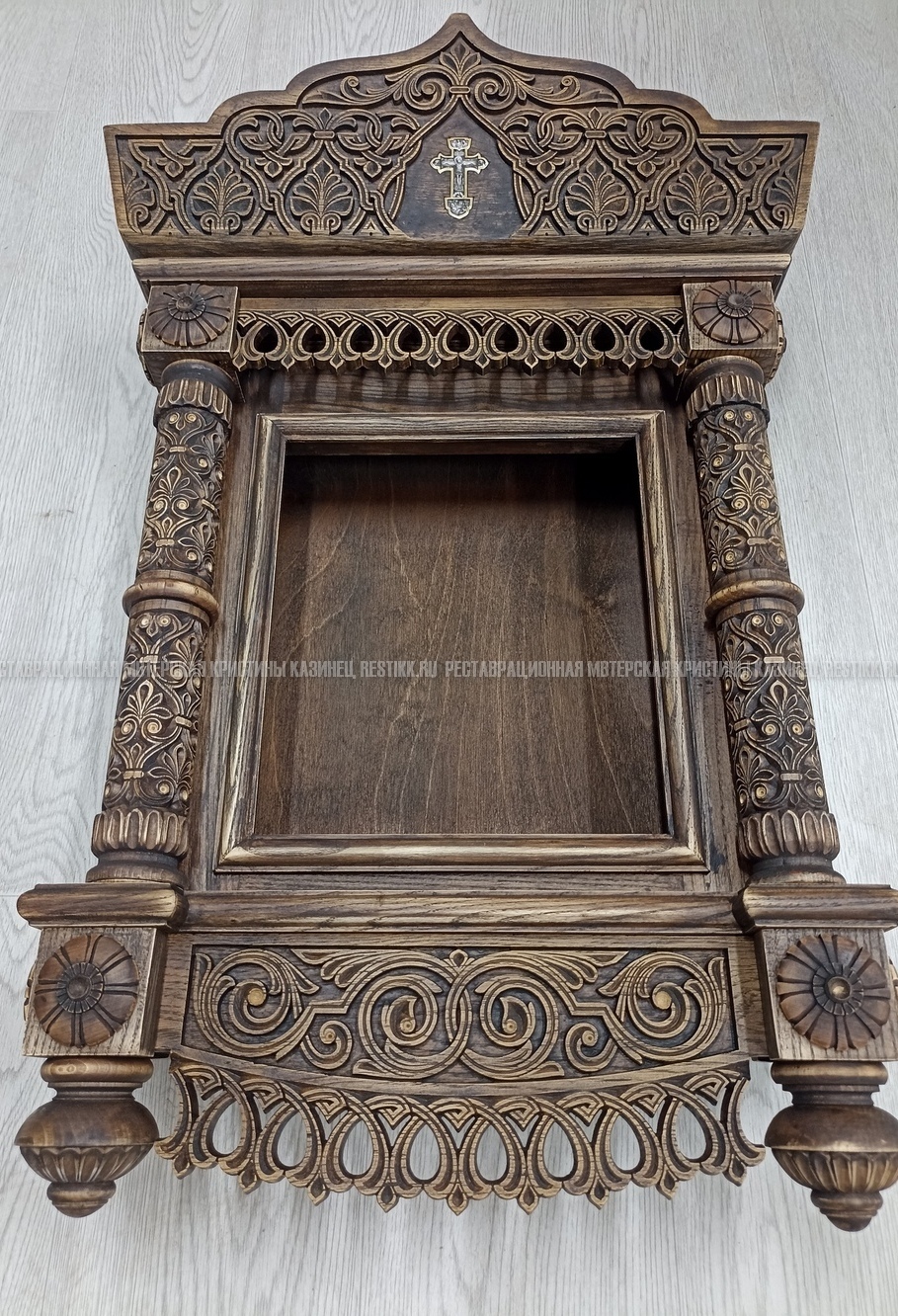Реставрационная мастерская Кристины Казинец. Киот под старину Отделка современного киота под старину